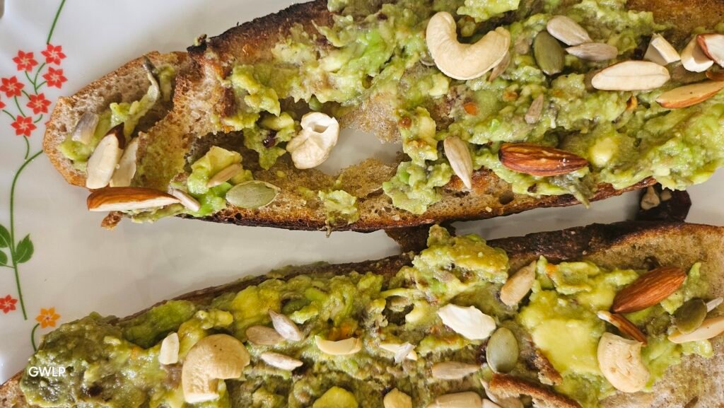 Avocado Toast with Almonds: A Crunchy Morning Upgrade!